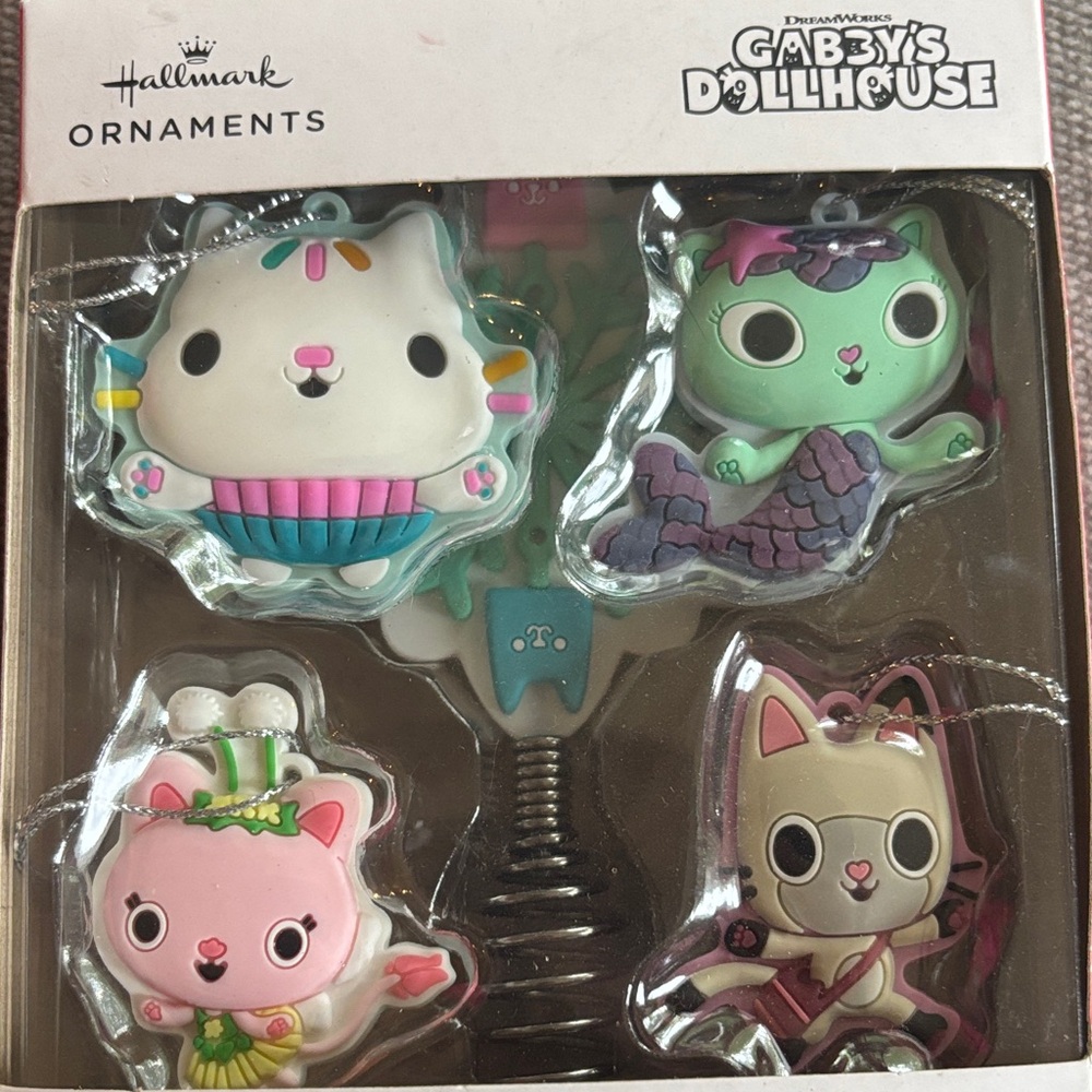 Gabby's Dollhouse TREE TOPPER & 4 ORNAMENTS